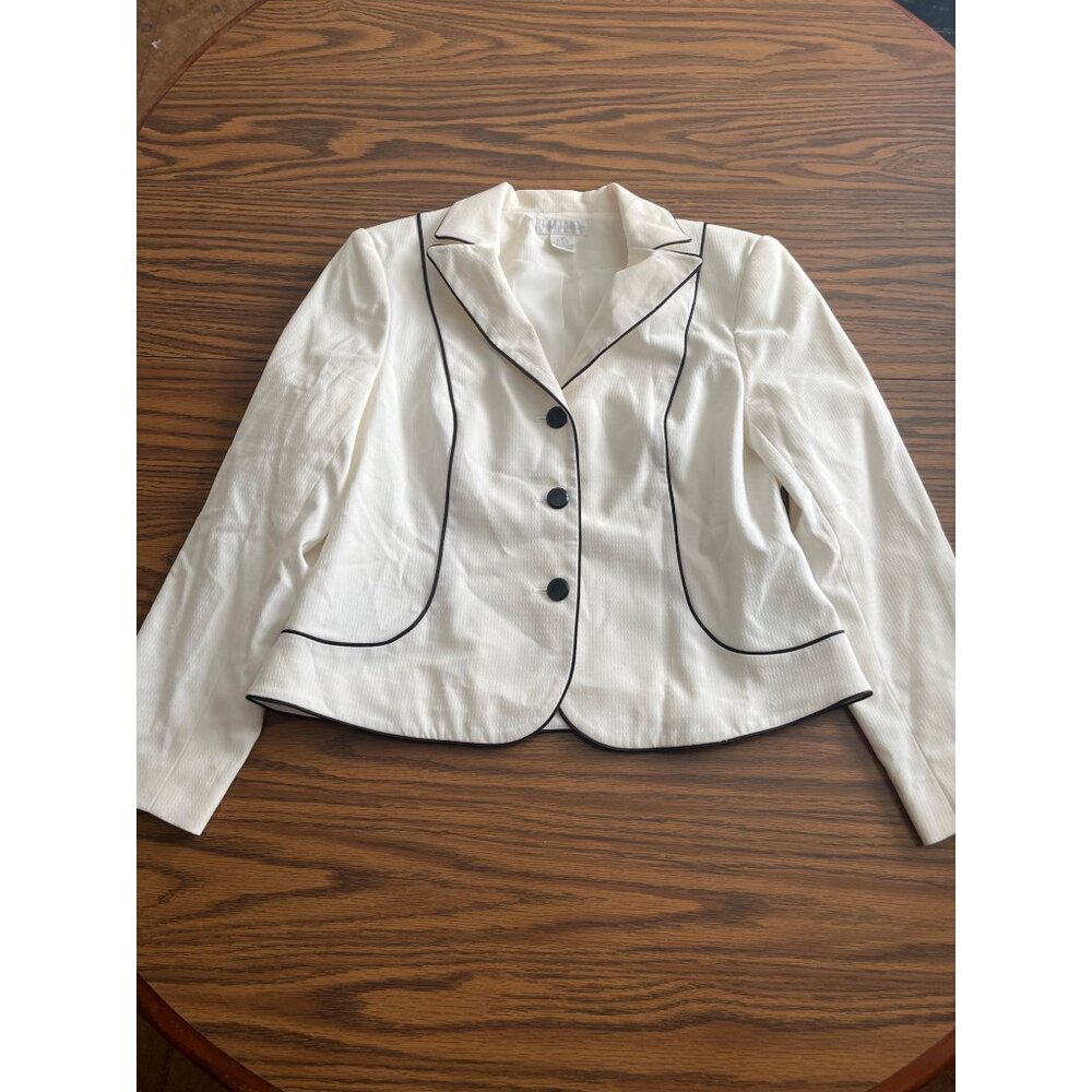 Worthington button up white dress jacket with black piping and buttons size 10P